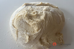 Zubereitung des Rezepts Geflochtene Osterzöpfe: Zarter Teig und köstliche Füllung, schritt 1