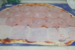 Zubereitung des Rezepts Pizza-Schnecken mit Hefeteig, die sehr schnell verputzt werden, schritt 4