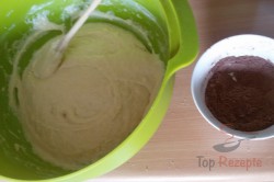 Zubereitung des Rezepts Kakao-Hefekuchen mit Quarkgitter – falscher Steppdeckenkuchen, schritt 2